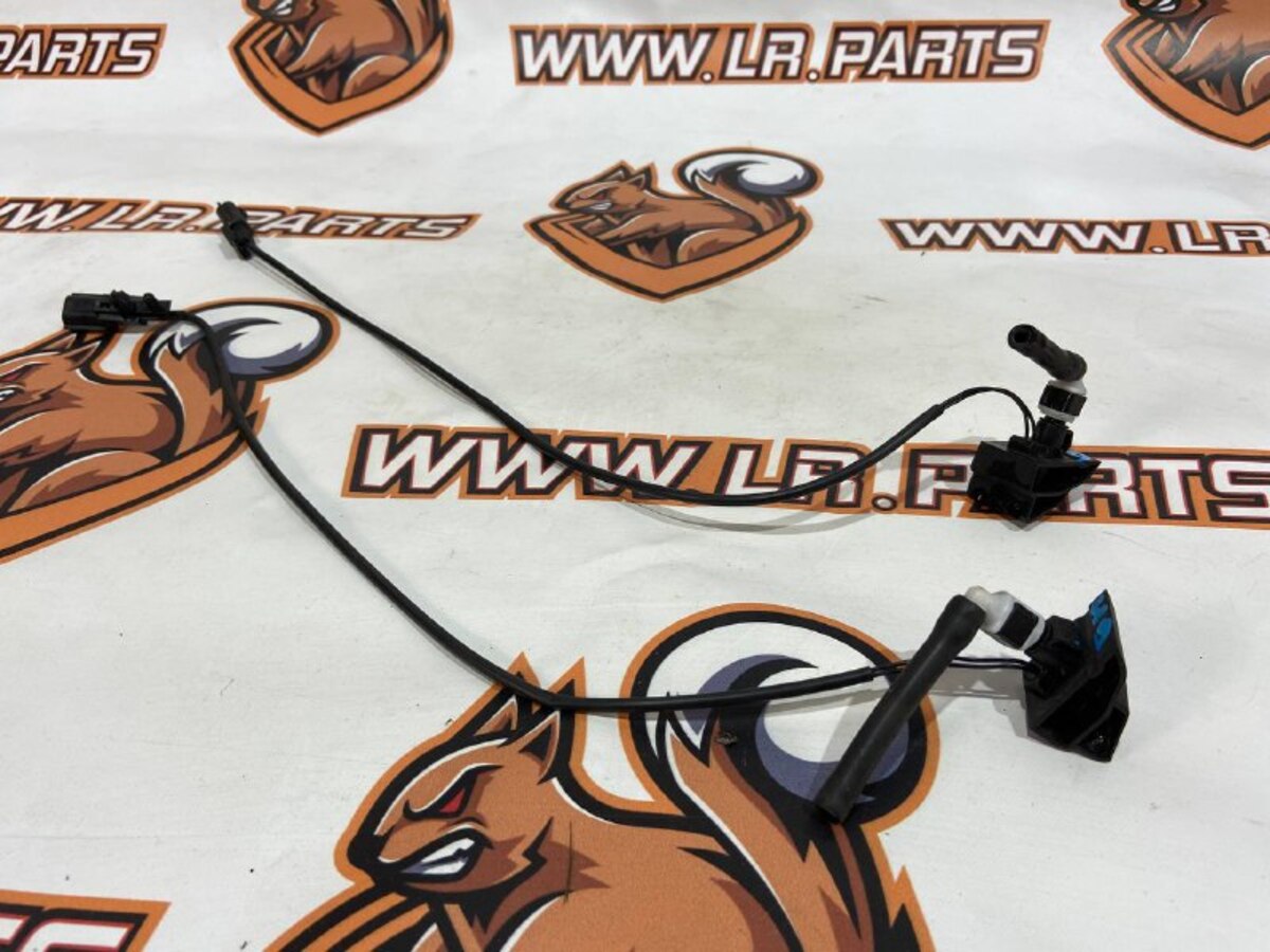 LR096443 Форсунка очисника вітрового скла з підігрівом Range Rover Velar L560 (2018-) Б/В